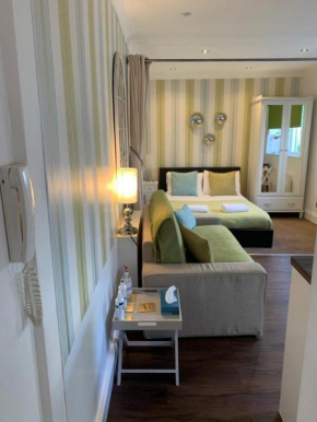 Between Piers, the stylish studio flat in Cannon place